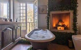 Unique Double Smart Room In 17 Century Home With Snooker, Hottub And Bbq